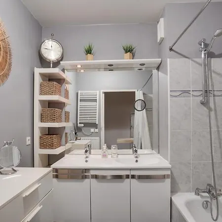 Chic Apart With Terrace And Parking Apartmán